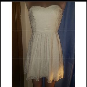 White cloth strapless dress